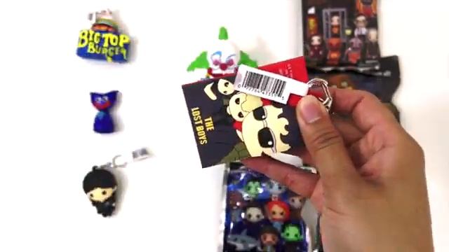 ASMR Распаковка игрушек-сюрпризов в стиле ужасов смотреть онлайн