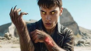 В день своего рождения мальчик ПРОБУЖДАЕТ силу ОБОРОТНЯ и узнаёт, что он СЫН ВРАЖДУЮЩИХ ВИДОВ