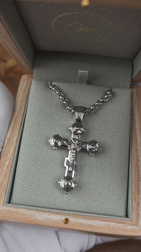 Нательный крест из белого золота с серой эмалью смотреть онлайн