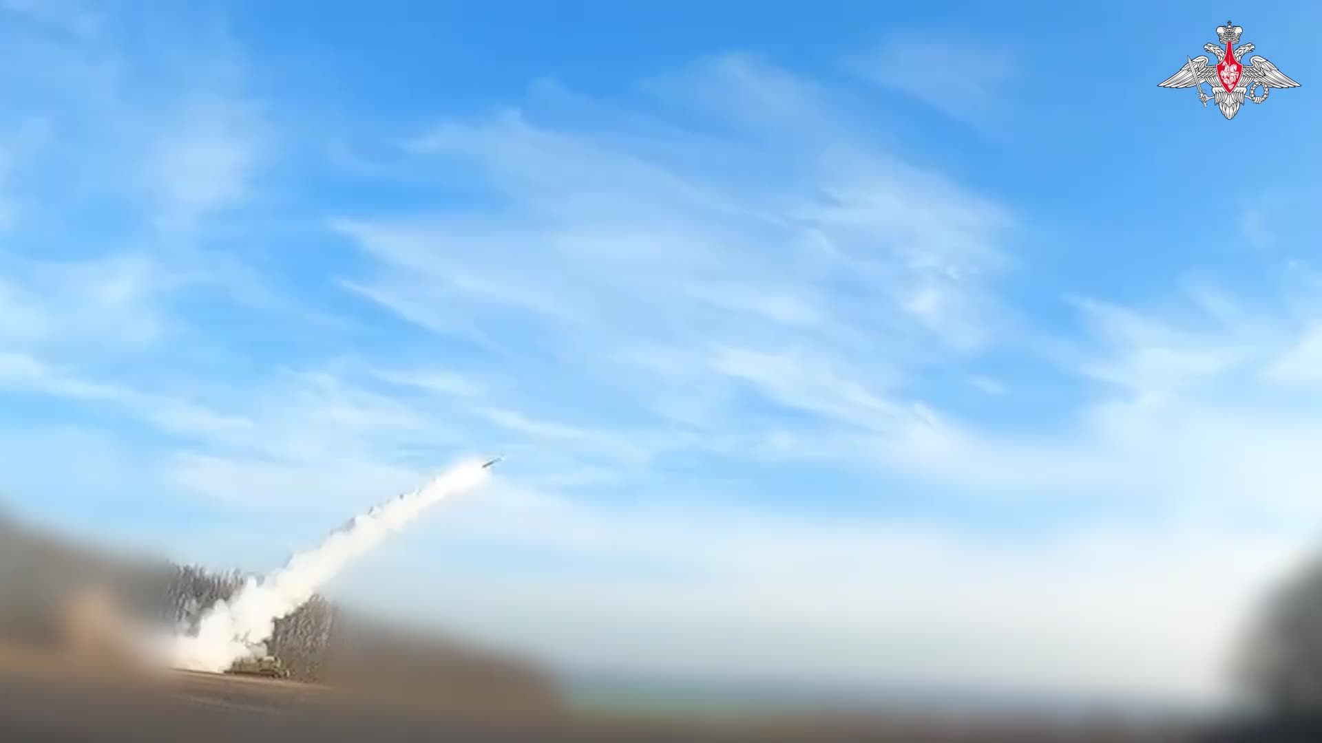 🎯 Расчёты ЗРК «Бук-М3» группировки войск «Восток» перехватили снаряды «HIMARS» и управляемые ави... смотреть онлайн