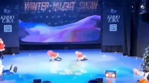 «Снегурочки-стриптизёрши» в мини-юбках выступили на детском шоу в Нижнем Тагиле