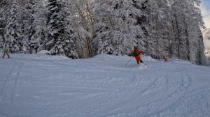 Газпром Лаура приют Псехако. Новичок на синей трассе. Спуск на горных лыжах.
