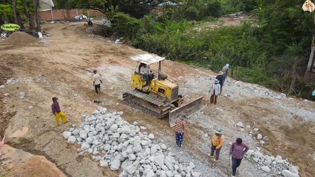 Строительство дороги, сборщики металла смотреть онлайн