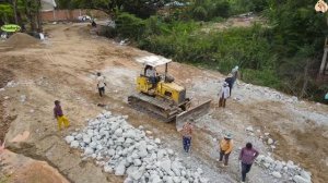 Строительство дороги, сборщики металла