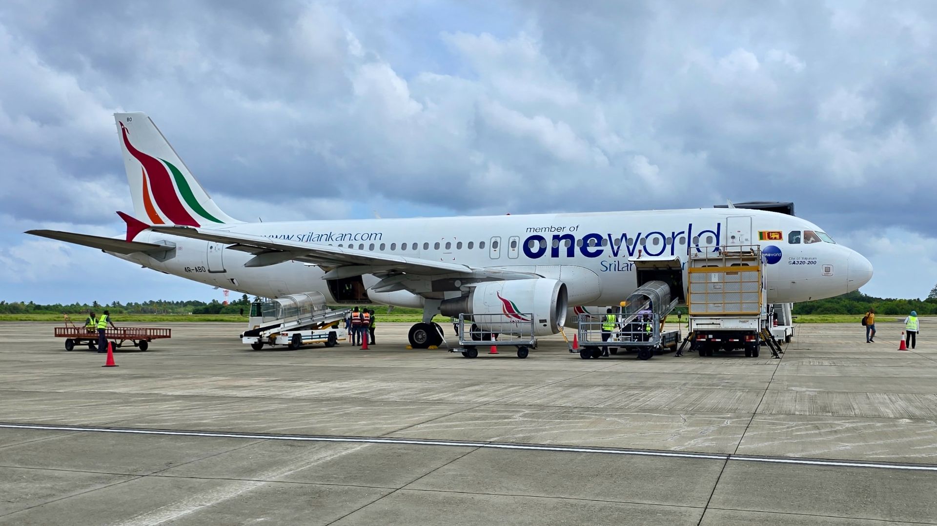 Airbus A320 а/к SriLankan Airlines | Рейс Коломбо – Ган (Мальдивские острова) смотреть онлайн