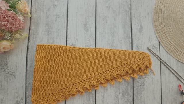 Бактус платочной вязкой ГОРЧИЦА. Можно связать на любой размер.. смотреть онлайн