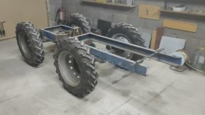 Установленная рама на мосты. Минитрактор своими руками!