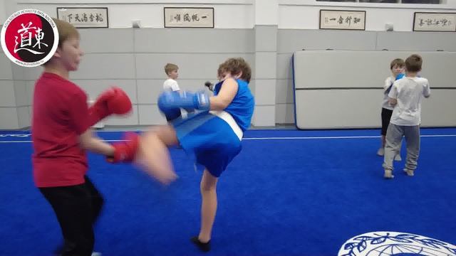 Ушу-саньда в Москве. Бяньтуй у старших, дэнтуй у начинающих.