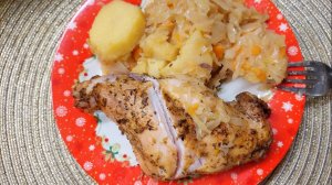 Ножки кролика на овощной подушке из капусты и картофеля. Празднично, сочно, вкусно.