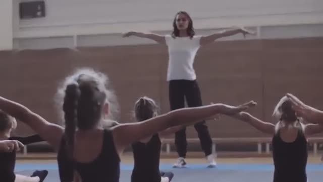 Занятия акробатикой для мальчиков и девочек 4-11 лет в Воронеже и области. АКРО СПОРТ смотреть онлайн