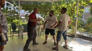 Прижать ступню