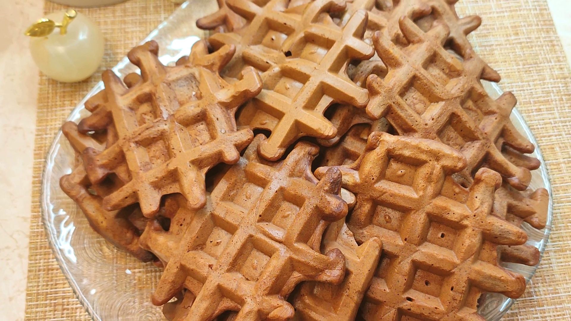 Всего два банана, а какая вкуснятина получается. Не прошло и трех минут, умяли всю тарелку смотреть онлайн