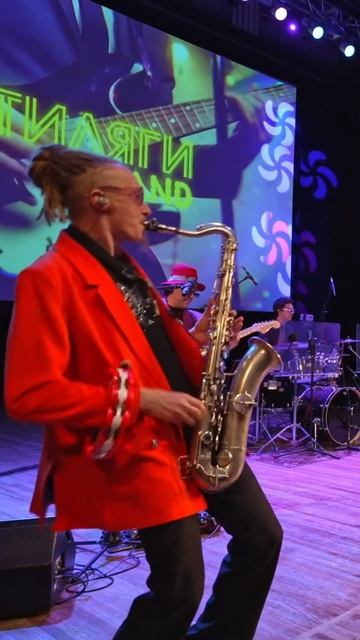 Surf-рок без тормозов! Стиляги качают океан! смотреть онлайн