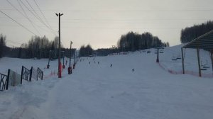 На горе кафе, под горой кафе, а мы катаемся с гор и нам весело!