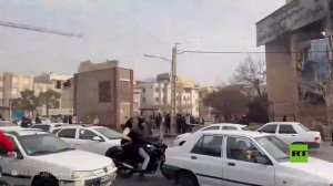 إحراق مبنى مصلحة الضرائب شرقي طهران من قبل محتجين