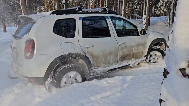 Renault Duster в снегу смотреть онлайн