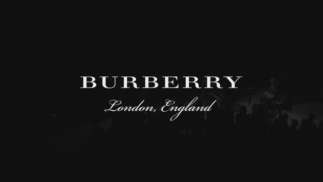 Показ мужской коллекции Burberry осень-зима 2016-2017 смотреть онлайн