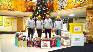 Сотрудники «Самотлорнефтегаза» собрали подарки для детей и ветеранов