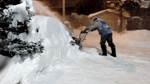 Бензиновый снегоуборщик на пробу от соседа - зимняя забава