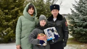 Сотрудники Волгоградского Главка МВД приняли участие в благотворительной акции «Елка желаний»