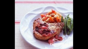 Свиные отбивные в соусе из вишни и ревеня