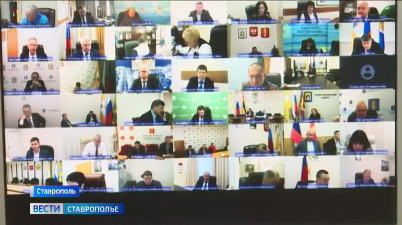 В правительстве Ставрополья решают коммунальные проблемы жителей края смотреть онлайн