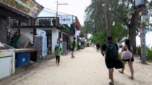 Боракай под дождём выглядит иначе прогулка от Ди Молл до Уайт Бич 🌧️🌴