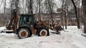 В Пушкино борются со снегопадом: 180 сотрудников и 21 машина расчищают дворы и улицы