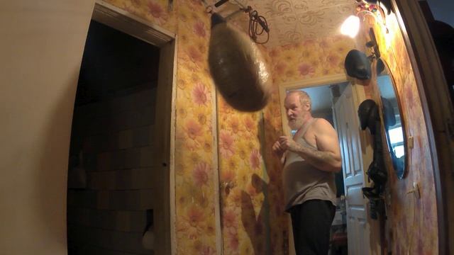 Удары в боксе ,стремительные  ..(домашнее видео) смотреть онлайн