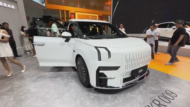 2025 Zeekr 009 смотреть онлайн