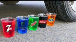 Машина давит предметы колесом! Давим стаканчики с газировкой! Сборник экспериментов! Залипалка ASMR