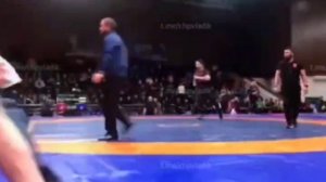❗На Осетинского борца налетела толпа после победы на первенстве СКФО в Грозном