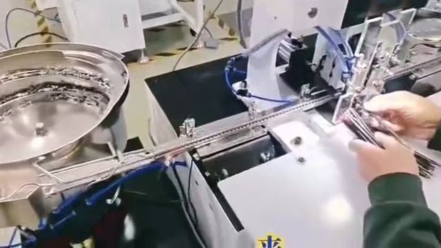 Пресс для обжима клемм с вибробункером TF-2T-TC смотреть онлайн