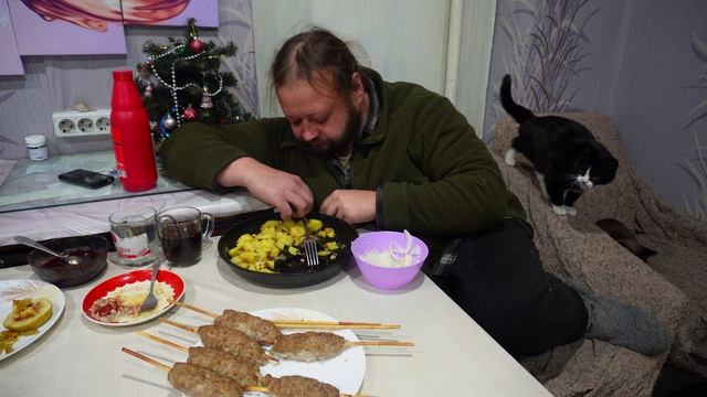 КТО СЪЕЛ ВЕСЬ МЁД? Дружная семья ПОДВАЛ ИЛЬИЧА из Сибири смотреть онлайн