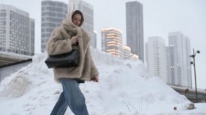 Москву и Санкт-Петербург засыпает снегом. Сугробы могут достичь гигантских размеров