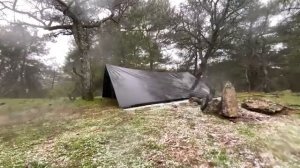 Поход в одиночку во время сильного ливня с градом и грозой, поход под проливным дождем со своей соба