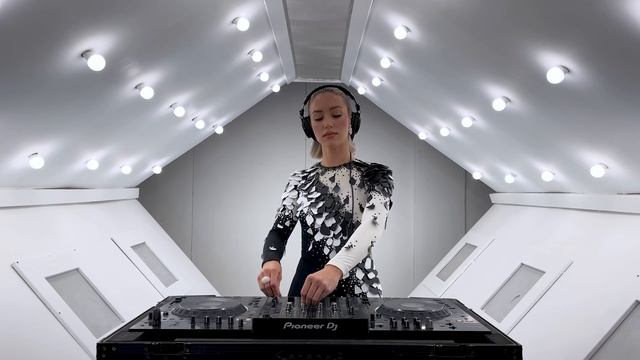 ARi - Metasin Live Series Ep. 009 [Melodic Techno Progressive House Mix] 4K смотреть онлайн