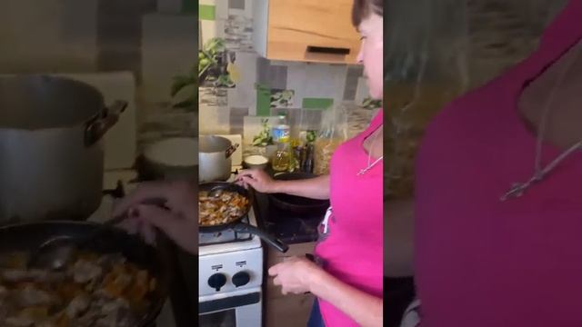 СЕКРЕТНАЯ ПОДЛИВА ДЛЯ ИРИШКИ ЧИКИ ПИКИ смотреть онлайн