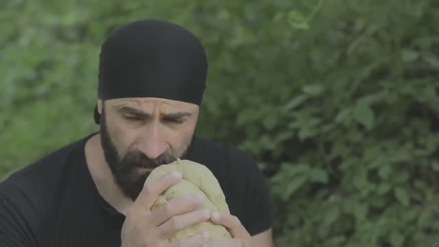 Самая эффективная рыбная приманка в мире / Необычный метод лова рыбы ! смотреть онлайн