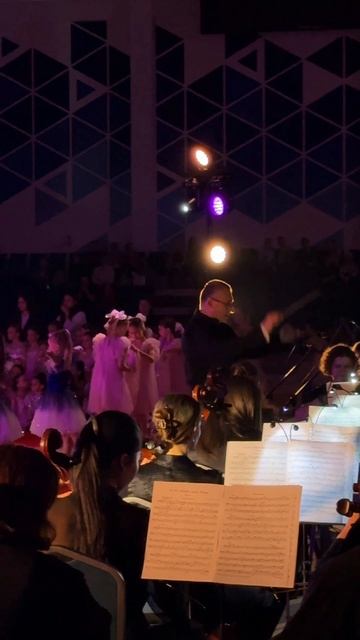 Новогодний праздник с оркестром Дмитрия Орлянского смотреть онлайн