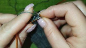 Никуда я не пошла. Вяжу очередные бедовые носки😄