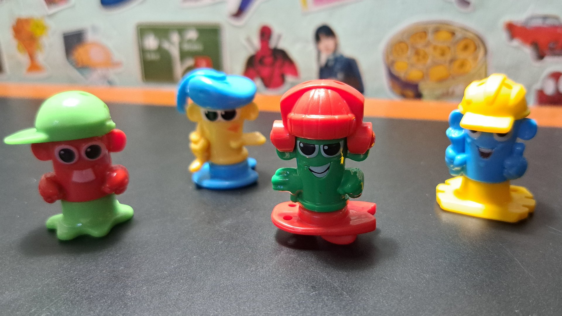 МЕЛКИ-ХУЛИГАНЫ из Киндер-Сюрпризов | Обзор серии игрушек 2016-2017 годов! смотреть онлайн