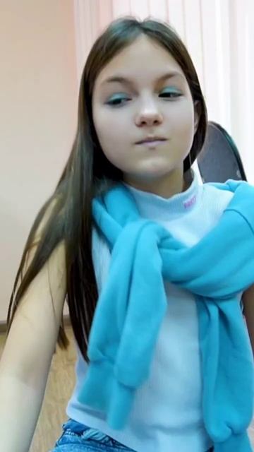 Изи поцеловала Болти??? смотреть онлайн