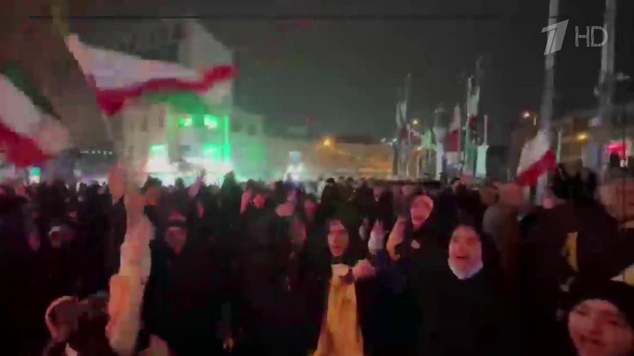 В Иране ночью начались митинги против беспорядков и в поддержку властей. смотреть онлайн