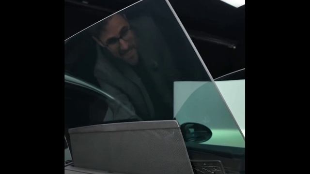 Electric sunshades for the rear doors of the PORSCHE CAYENNE ELECTRIC VAG-UPGRADE.RU смотреть онлайн