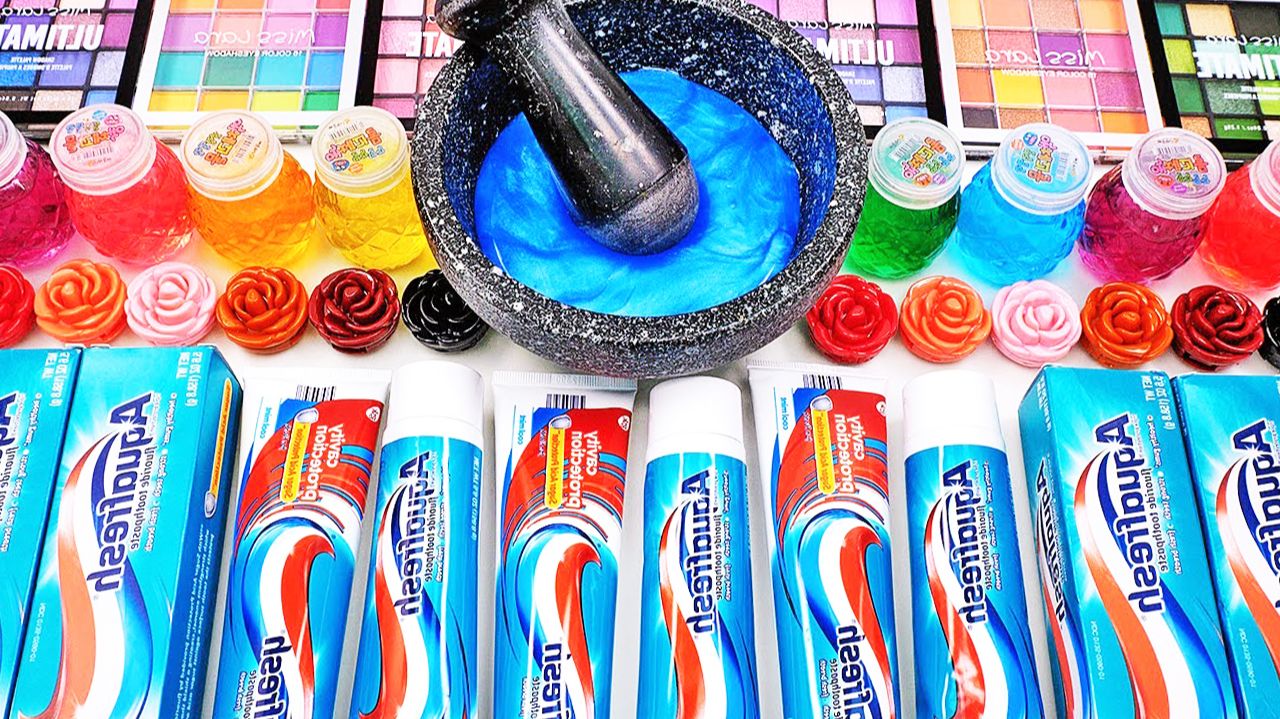 Мультики для девочек. Слайм из теней для век в виде зубной пасты. Мультики для малышей и детей. смотреть онлайн