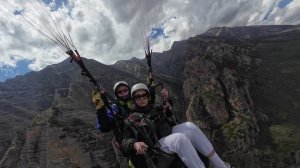 Полет на параплане в горах Кавказа