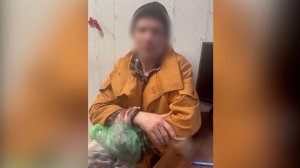 Неадекватный мужчина пытался отбиться топором от полицейских в Армавире: видео