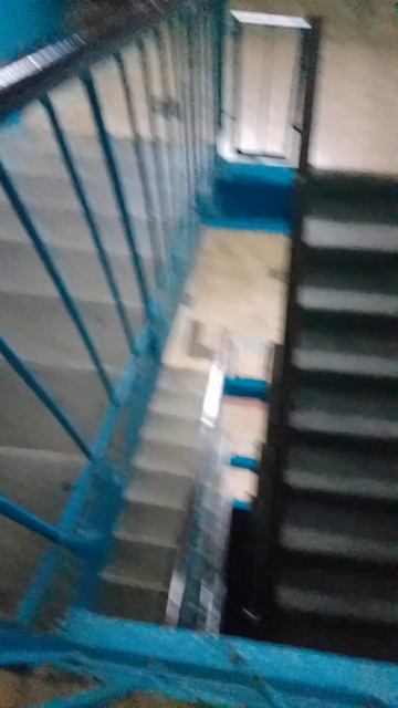 Дима в подъезде смотреть онлайн