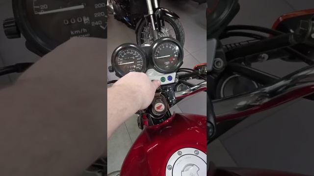 HONDA CB750 1998 г. Красный смотреть онлайн